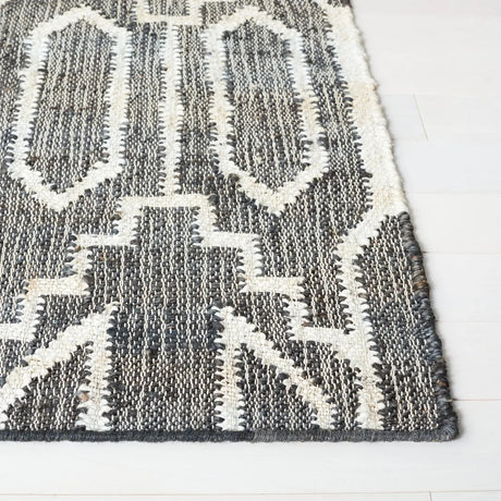 Safavieh Natural Fiber 4'-0" x 6'-0" Rug in Black / Ivory