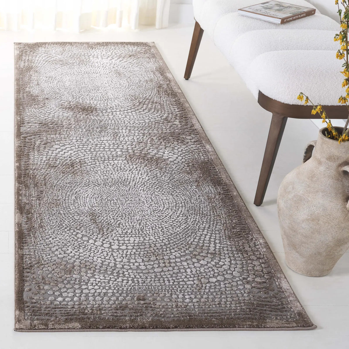 Safavieh Meadow 2'-7" x 8'-0" Rug in Brown / Ivory
