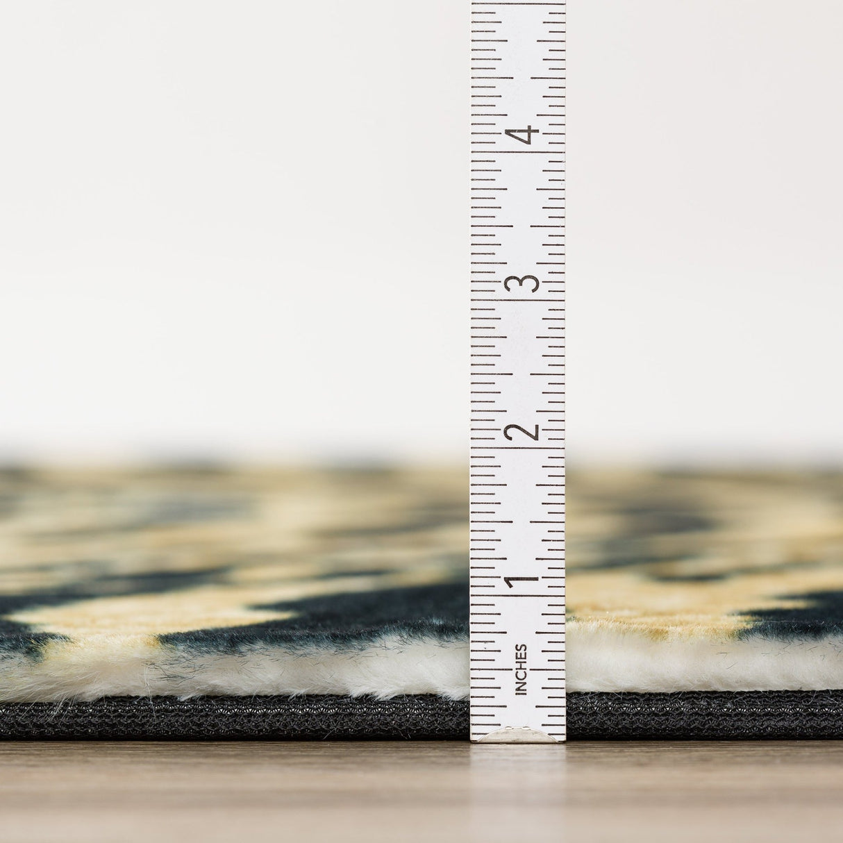 Dalyn Akina AK1 Gold Rug pile height detail
