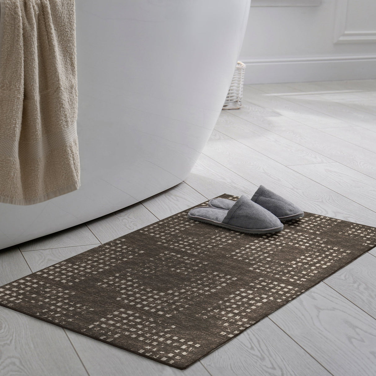 Dalyn Delano DA1 Chocolate Rug shown in a room