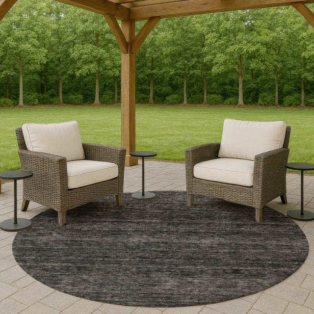 Dalyn Soft Essentials SE1 Charcoal Rug outdoor lifestyle image