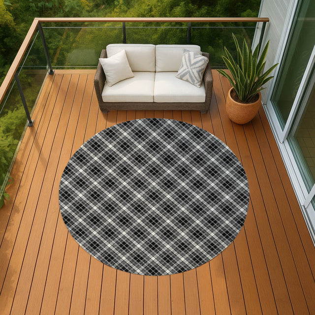 Dalyn Soft Essentials SE3 Black Rug outdoor lifestyle image