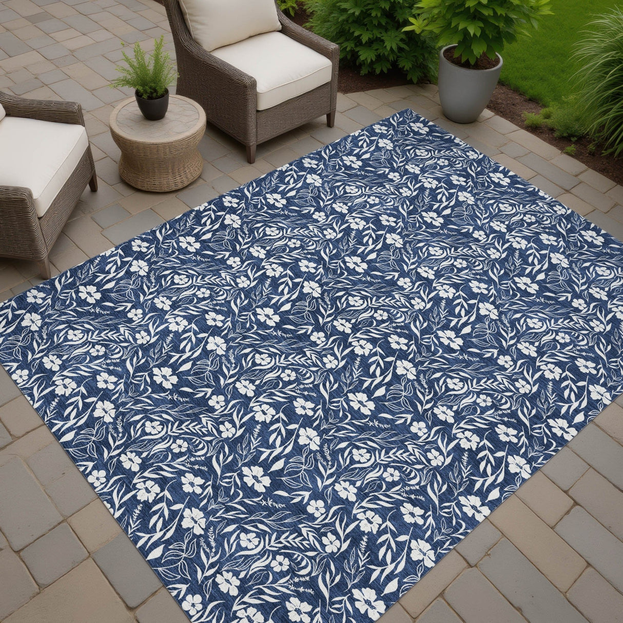 Dalyn Soft Essentials SE4 Navy Rug outdoor lifestyle image