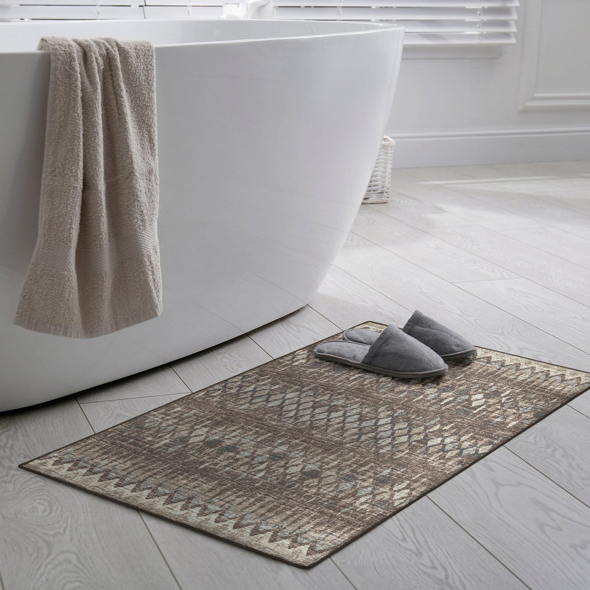 Dalyn Winslow WL5 Driftwood Rug shown in a room