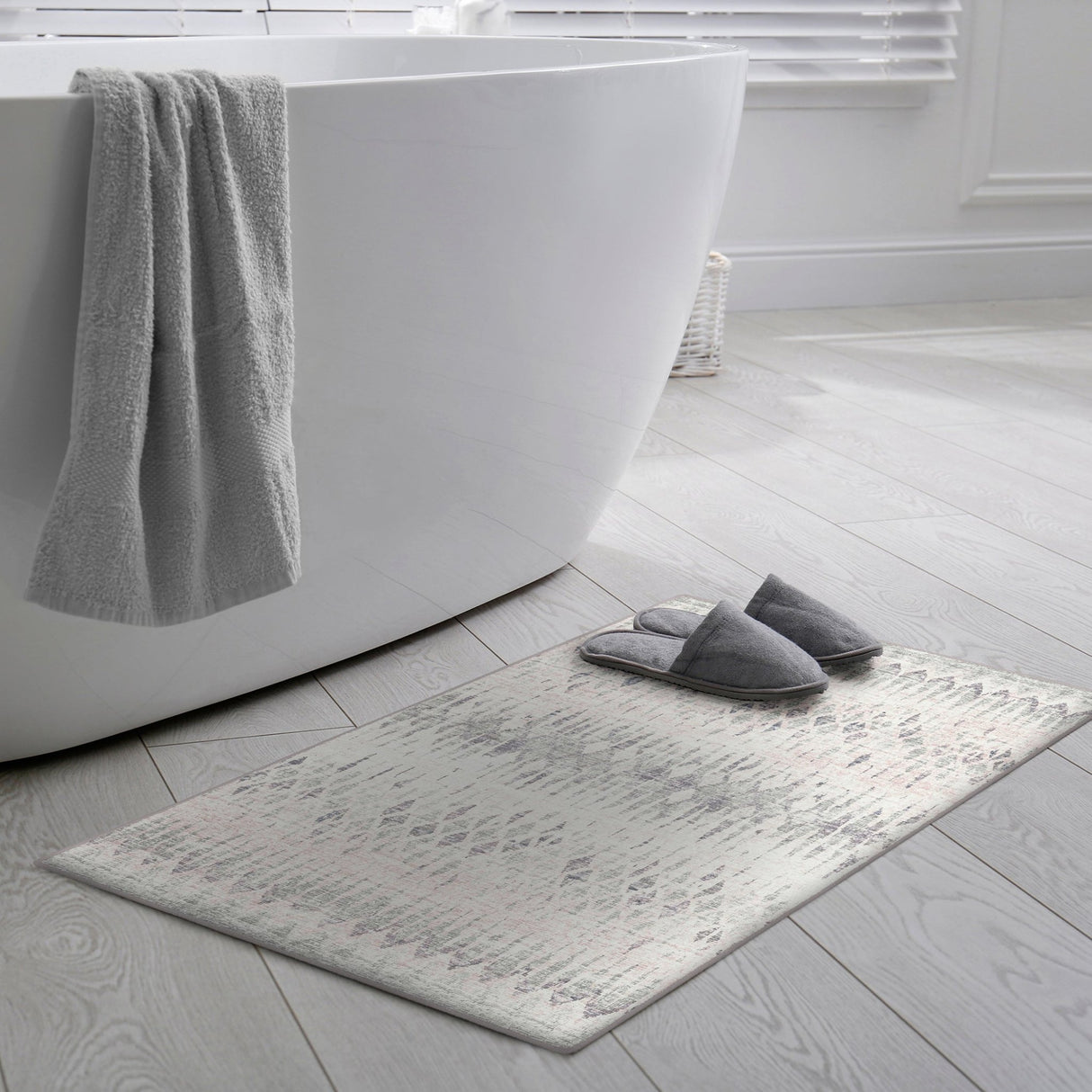Dalyn Winslow WL5 Ivory Rug shown in a room