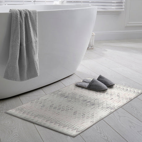 Dalyn Winslow WL5 Ivory Rug shown in a room