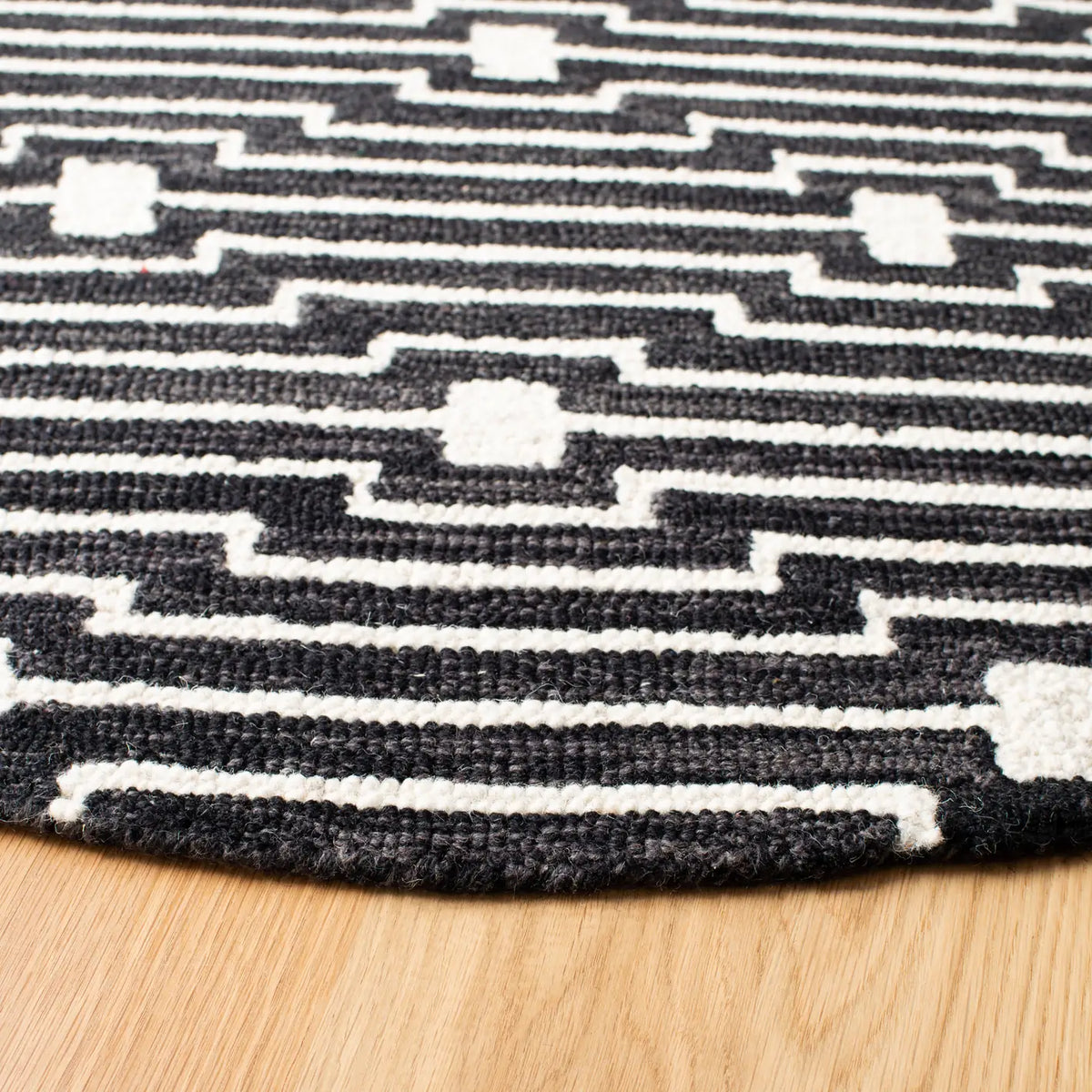 Safavieh Micro-Loop 5'-0" x 5'-0" Rug in Charcoal / Ivory