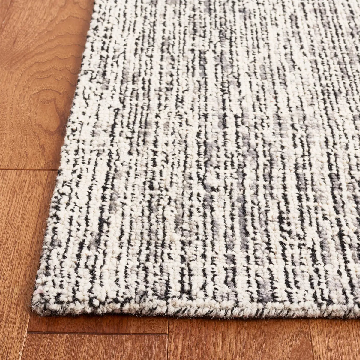 Safavieh Abstract 4'-0" x 6'-0" Rug in Black / Grey