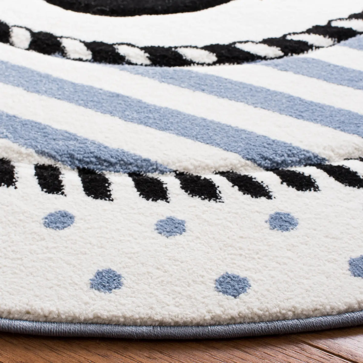 Safavieh Carousel Kids 100 5'-3" x 5'-3" Rug in Ivory / Navy