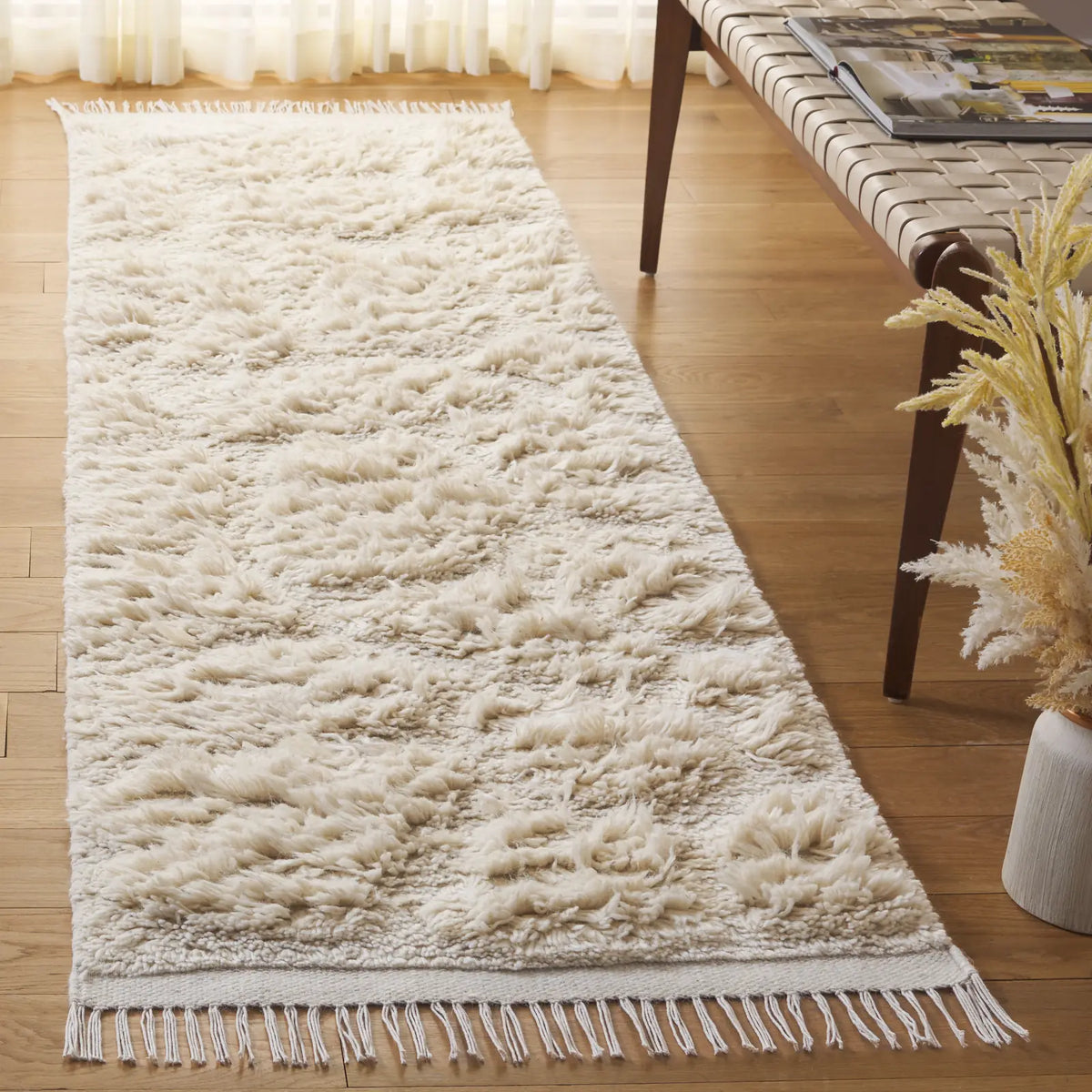 Safavieh Kenya 2'-3" x 8'-0" Rug in Ivory