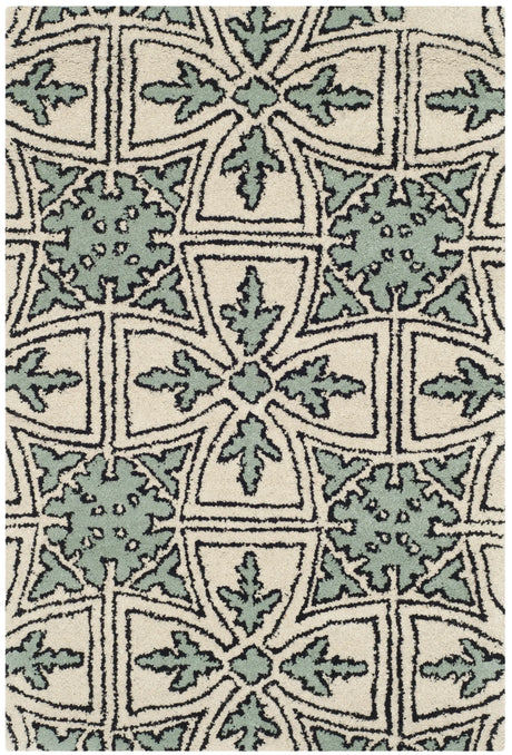 Safavieh Chatham 2'-0" x 3'-0" Rug in Light Blue / Ivory