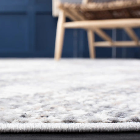 Safavieh Shivan 100 4'-0" x 6'-0" Rug in Ivory / Grey