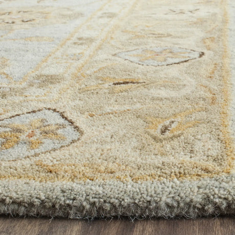 Safavieh Antiquity 4'-0" x 6'-0" Rug in Light Blue / Sage