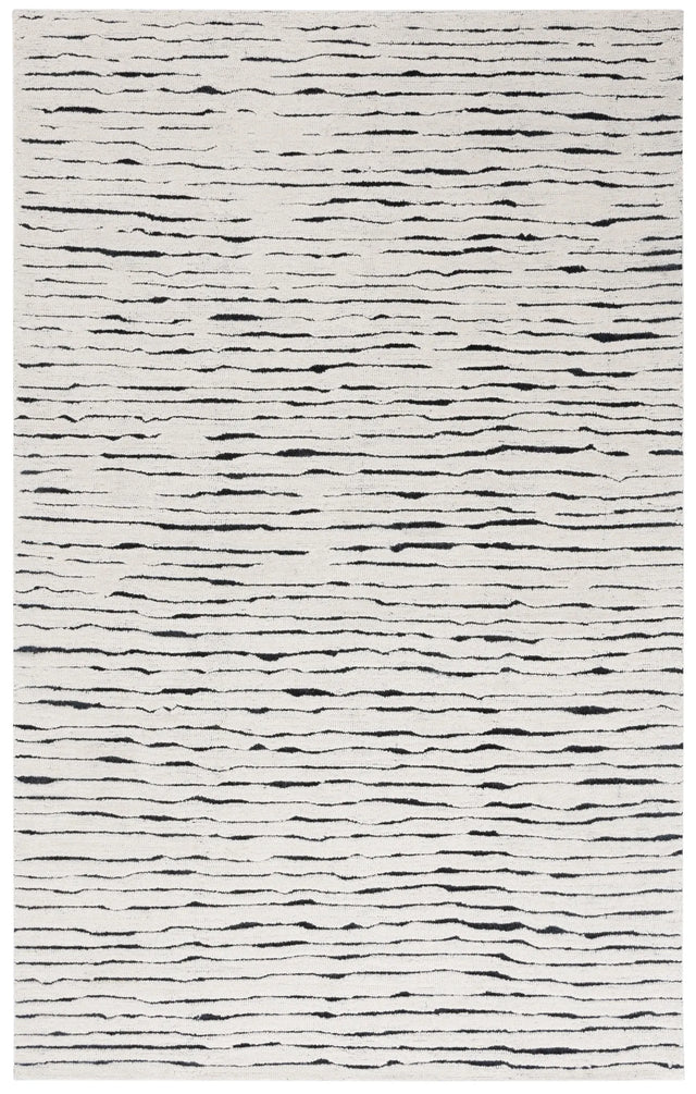 Safavieh Casablanca 4'-0" x 6'-0" Rug in Ivory / Black