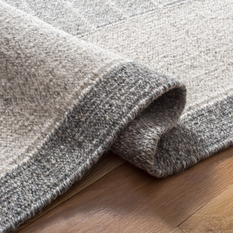 Safavieh Kilim 4'-0" x 6'-0" Rug in Ivory / Grey