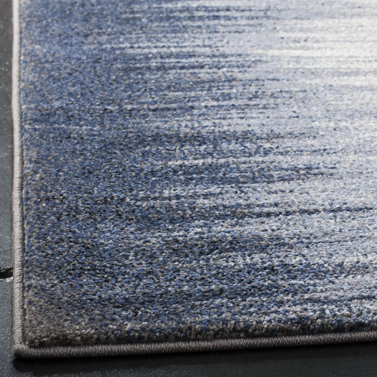 Safavieh Galaxy 5'-3" x 7'-6" Rug in Blue / Navy