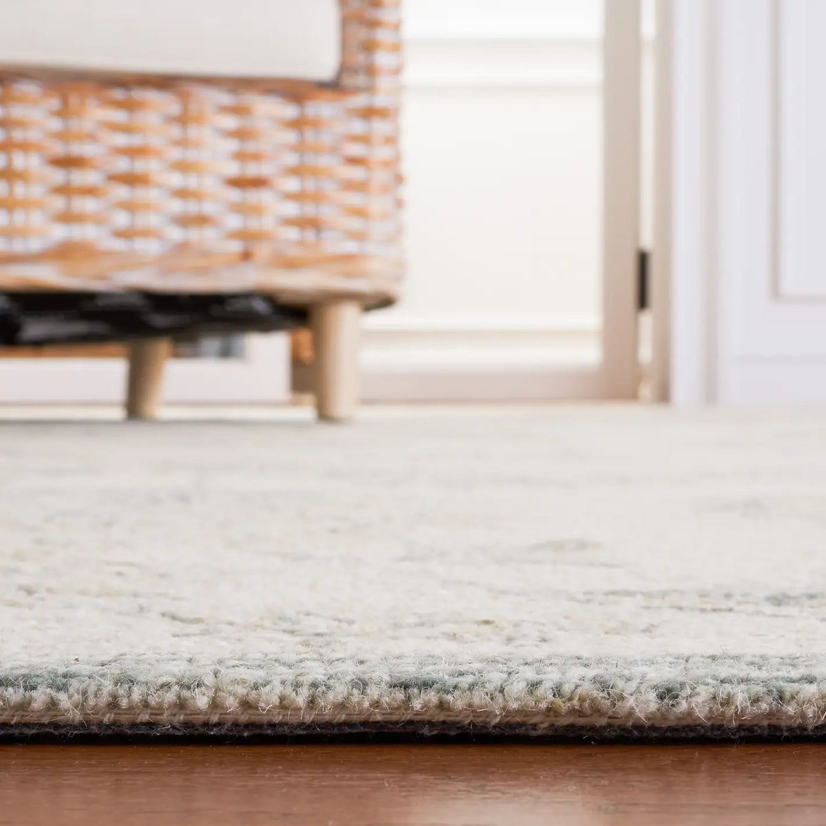 Safavieh Martha Stewart 4'-0" x 6'-0" Rug in Ivory / Sage