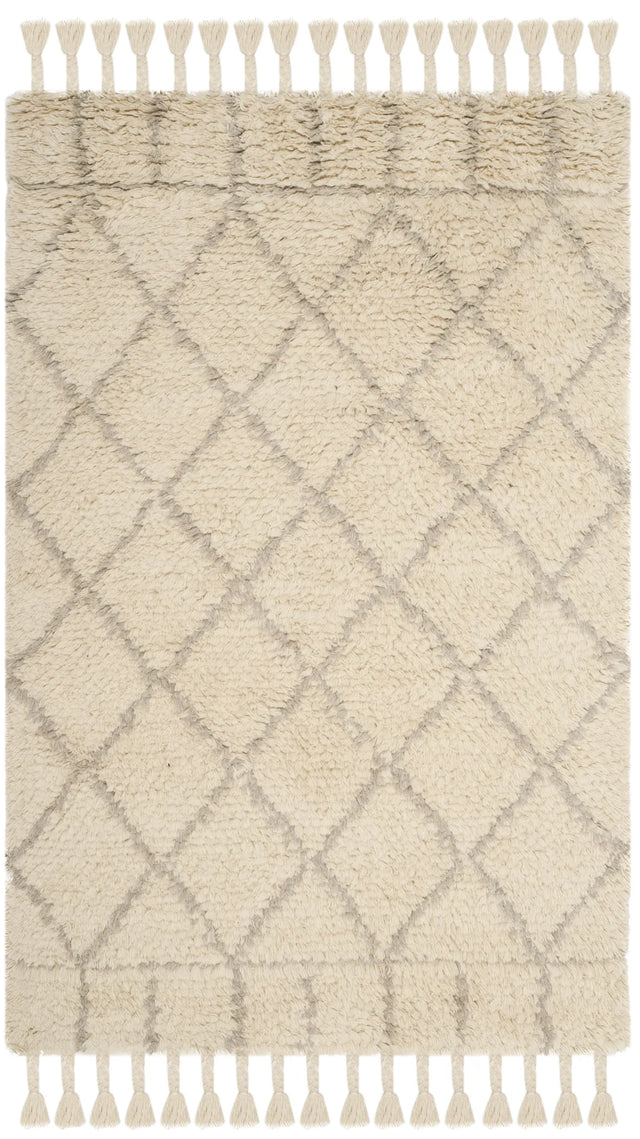 Safavieh Casablanca 4'-0" x 6'-0" Rug in Ivory / Light Grey