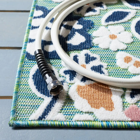 Safavieh Cabana 4'-0" x 6'-0" Rug in Green / Navy