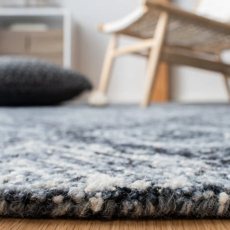 Safavieh Ikat 4'-0" x 6'-0" Rug in Grey