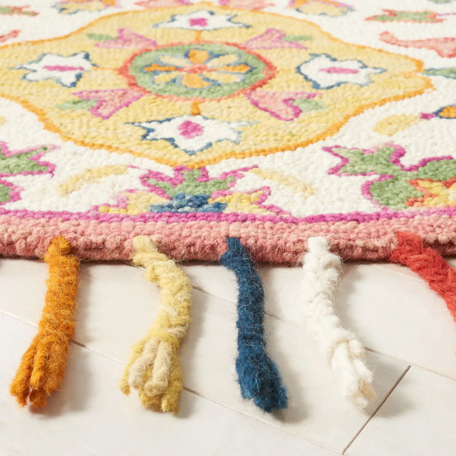 Safavieh Blossom 6'-0" x 6'-0" Rug in Ivory / Multi