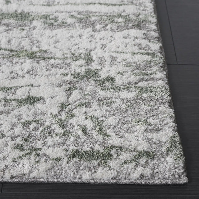 Safavieh Century 300 4'-5" x 6'-5" Rug in Grey / Dark Green