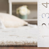 Safavieh Mykonos 4'-0" x 6'-0" Rug in Ivory
