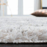 Safavieh Berber Shag 200 4'-0" x 6'-0" Rug in Ivory / Grey