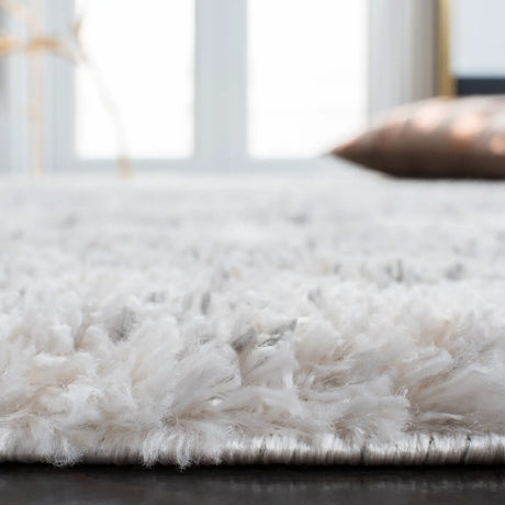 Safavieh Berber Shag 200 4'-0" x 6'-0" Rug in Ivory / Grey
