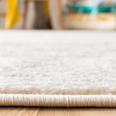Safavieh Tulum 4'-0" x 6'-0" Rug in Ivory / Grey