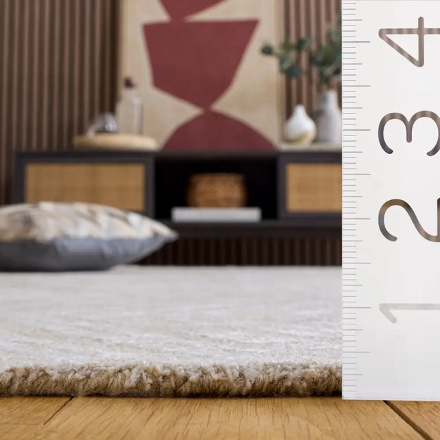 Safavieh Glamour 5'-0" x 8'-0" Rug in Beige / Ivory