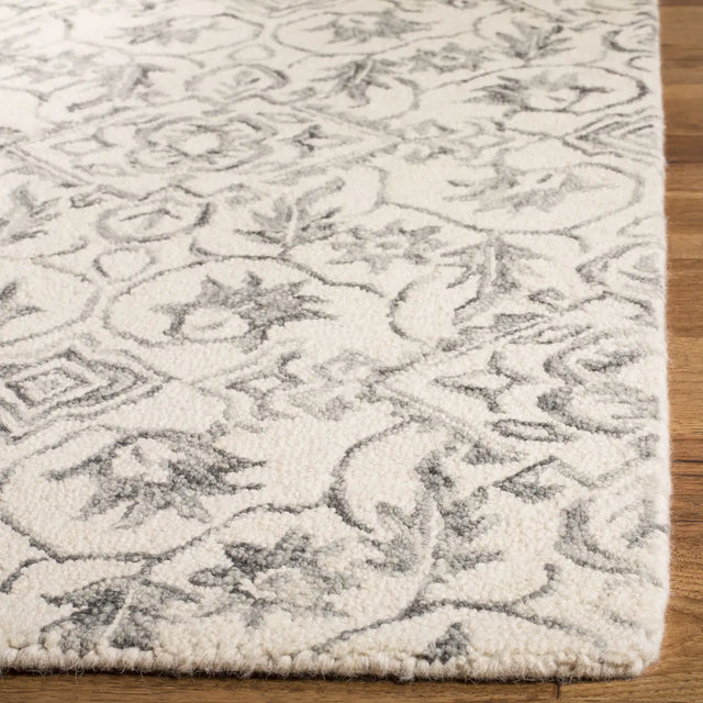 Safavieh Dip Dye 4'-0" x 6'-0" Rug in Grey / Ivory