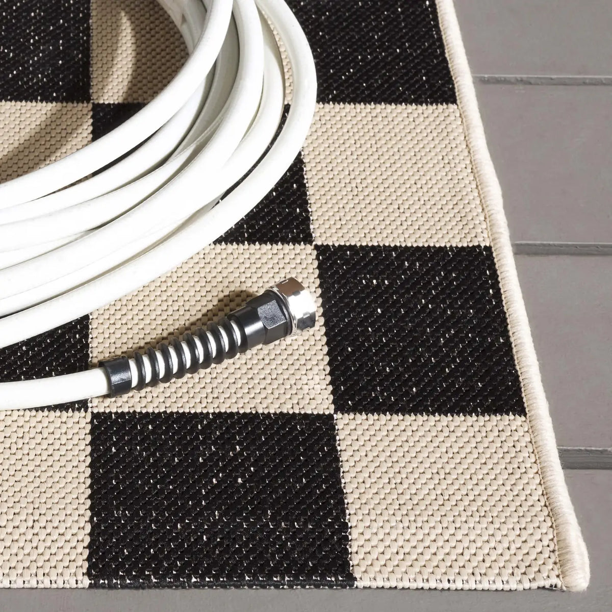 Safavieh Courtyard 4'-0" x 5'-7" Rug in Black / Beige
