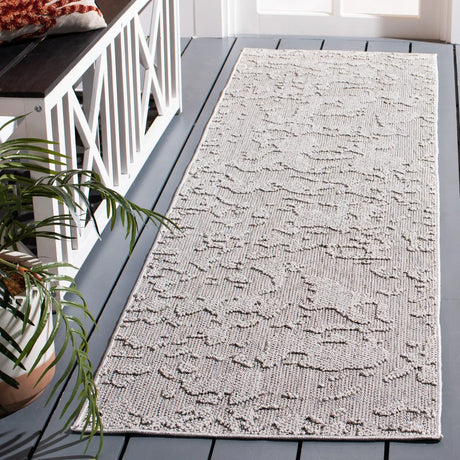 Safavieh Global 2'-2" x 8'-0" Rug in Grey / Light Grey