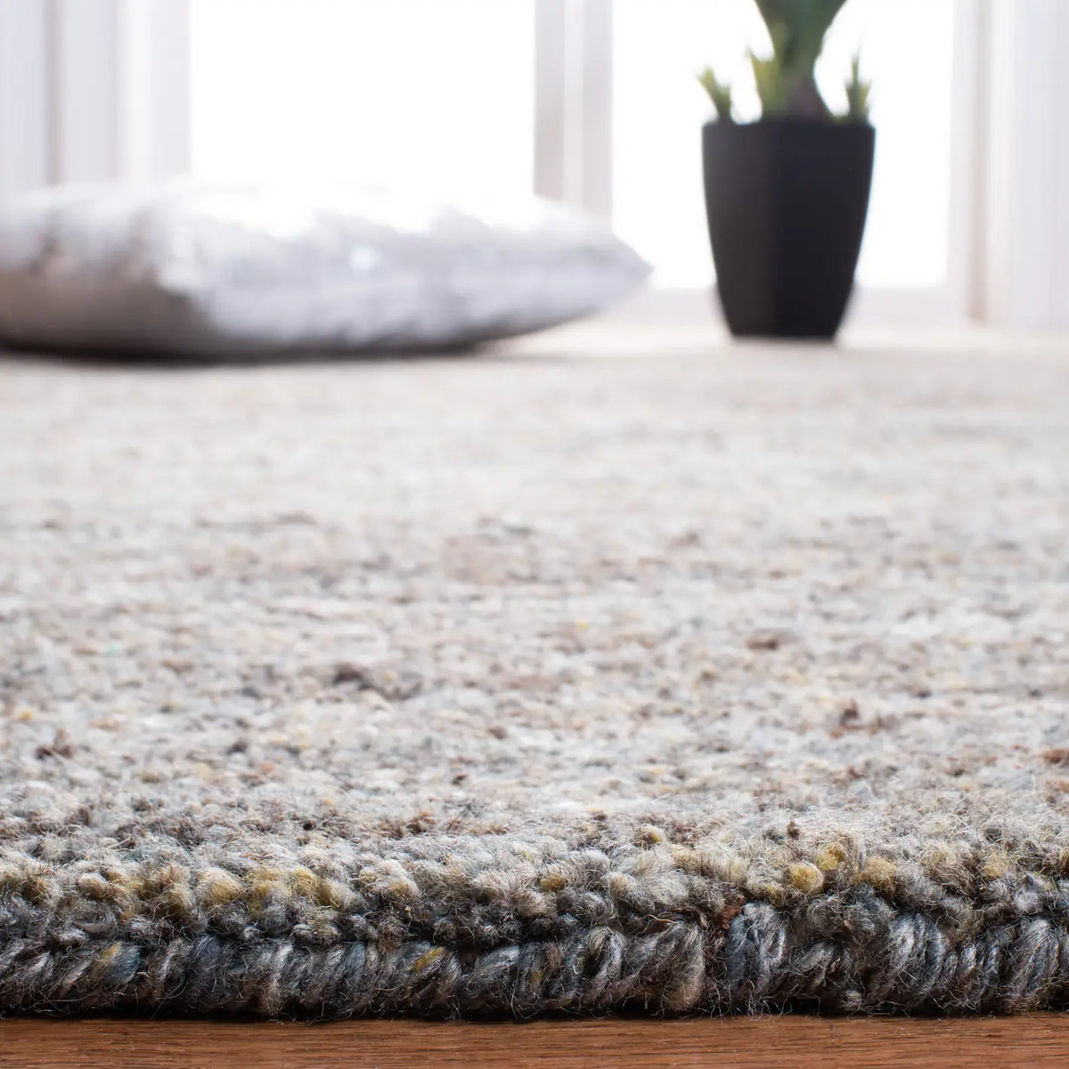Safavieh Himalaya 5'-0" x 8'-0" Rug in Grey / Olive