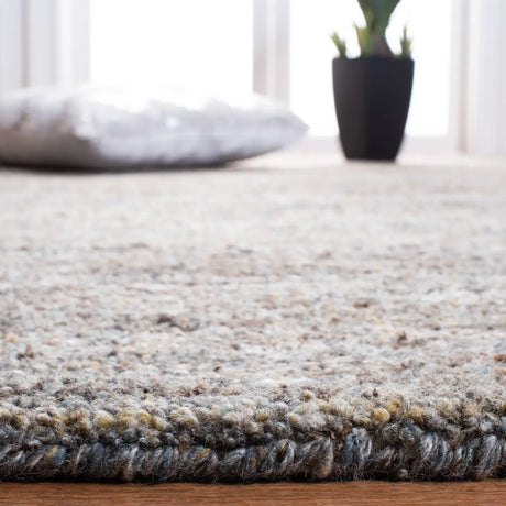 Safavieh Himalaya 5'-0" x 8'-0" Rug in Grey / Olive