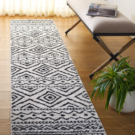 Safavieh Tulum 2'-0" x 11'-0" Rug in Ivory / Black