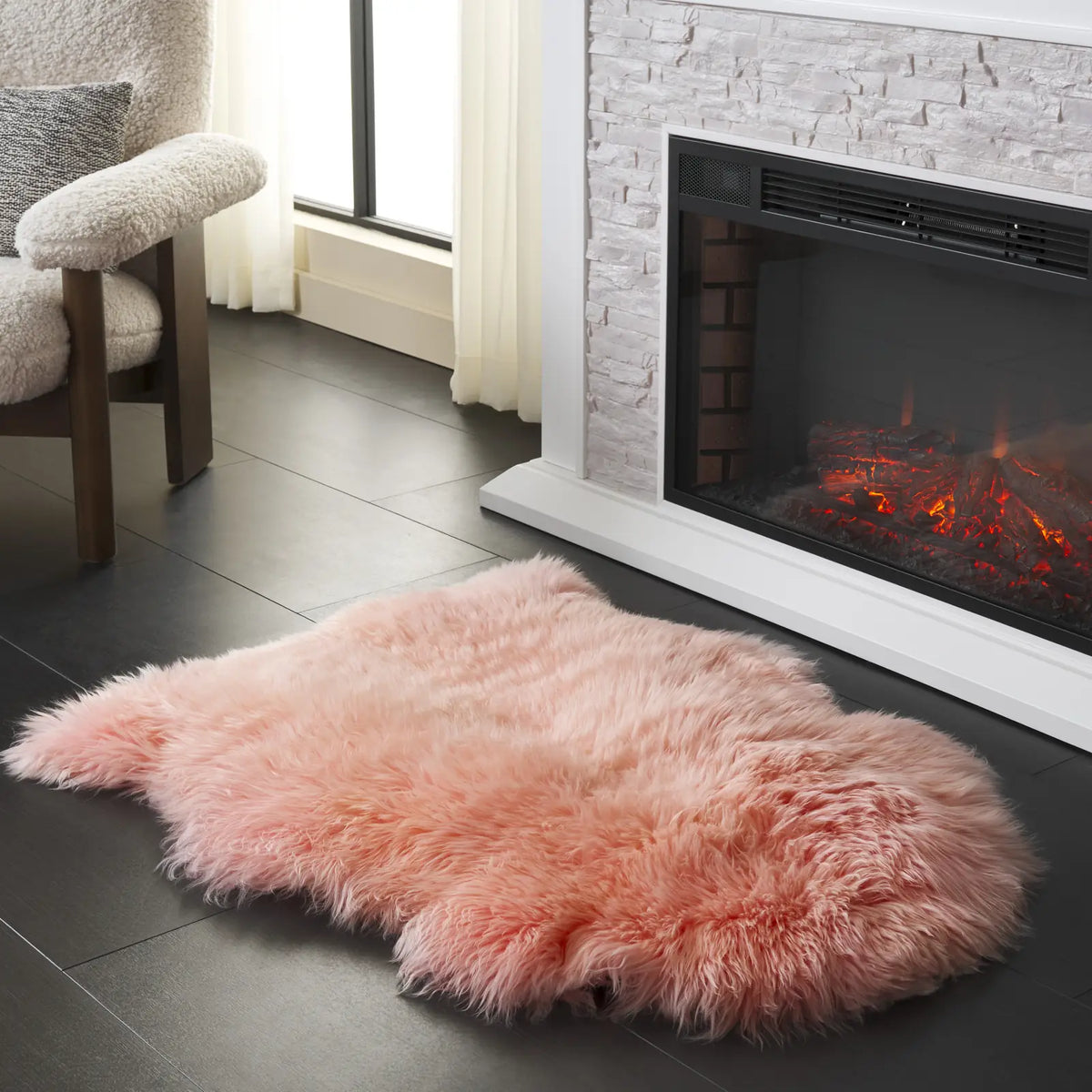 Safavieh Sheep Skin 2'-0" x 3'-0" Rug in Solid Pink