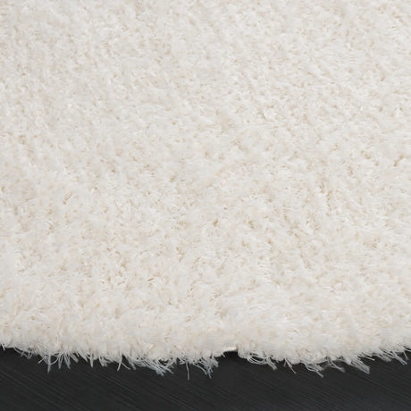 Safavieh Lindsay Shag 6'-7" x 6'-7" Rug in Ivory