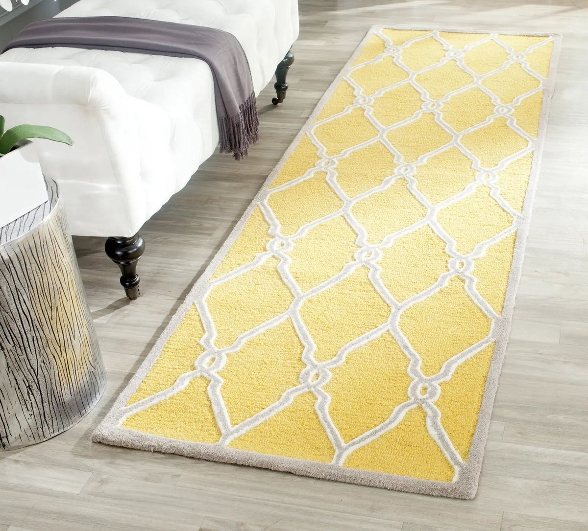 Safavieh Cambridge 2'-6" x 8'-0" Rug in Gold / Ivory