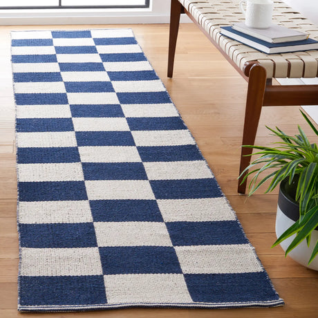 Safavieh Montauk 2'-3" x 9'-0" Rug in Navy / Ivory