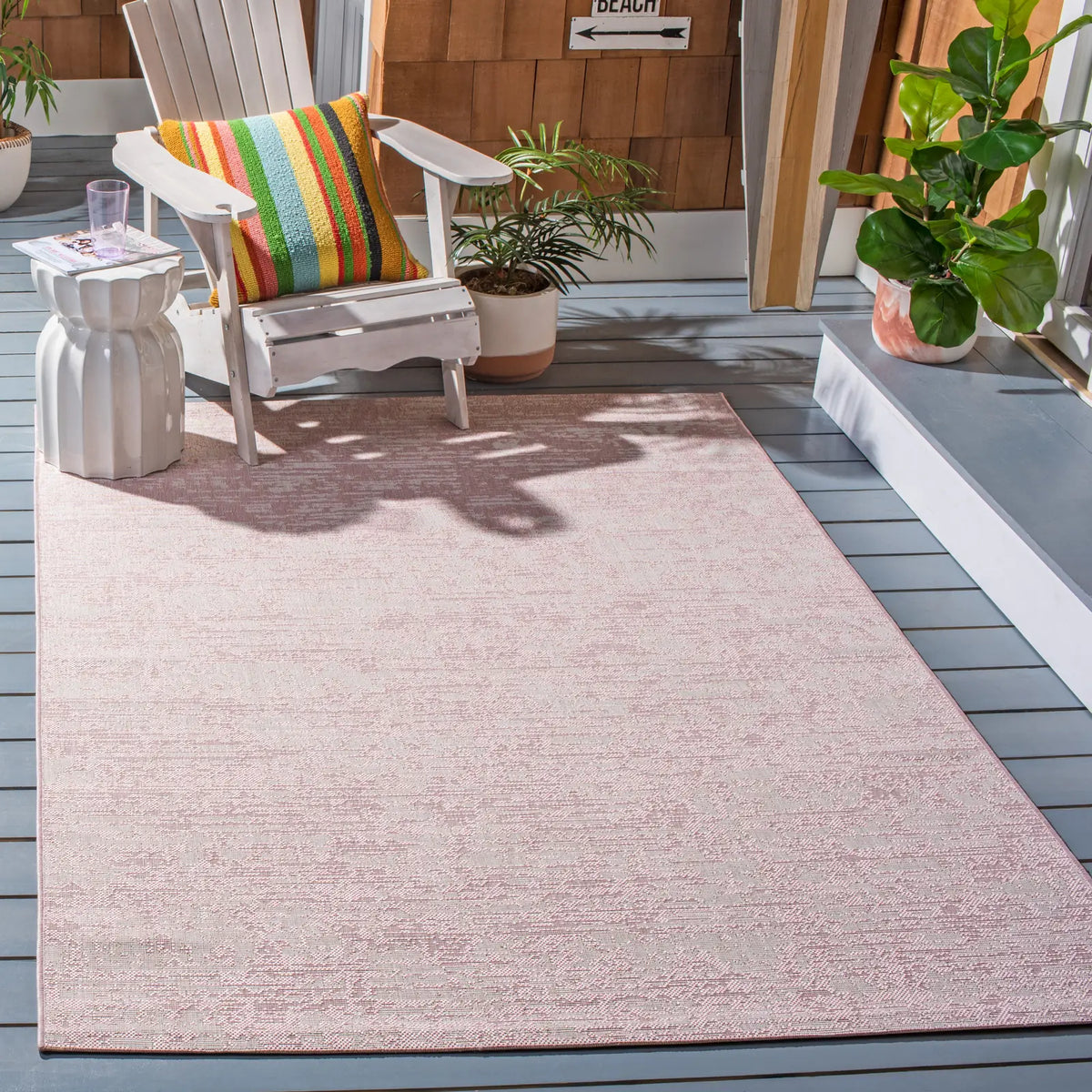 Safavieh Courtyard 4'-0" x 5'-7" Rug in Pink / Ivory