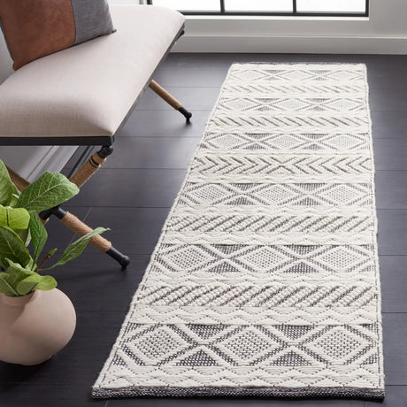 Safavieh Vermont 2'-3" x 8'-0" Rug in Ivory / Black