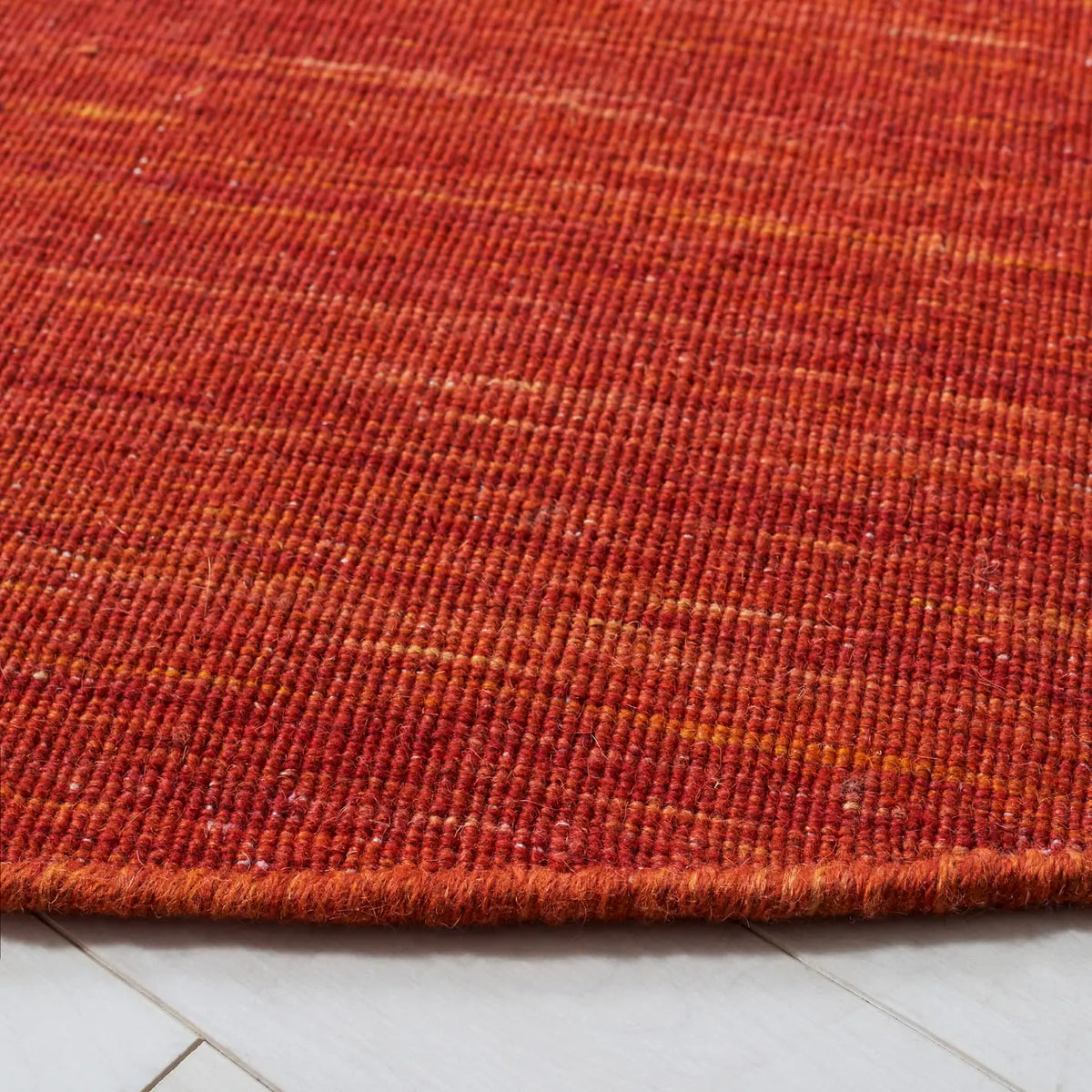 Safavieh Kilim 6'-0" x 6'-0" Rug in Red / Rust