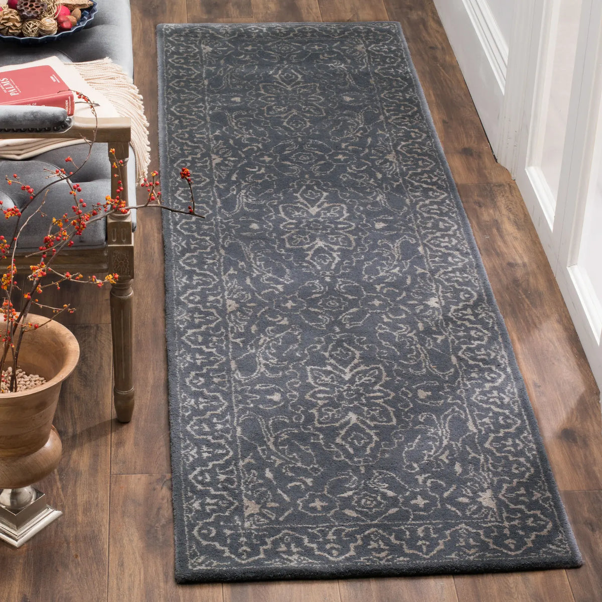 Safavieh Glamour 2'-3" x 8'-0" Rug in Steel / Blue