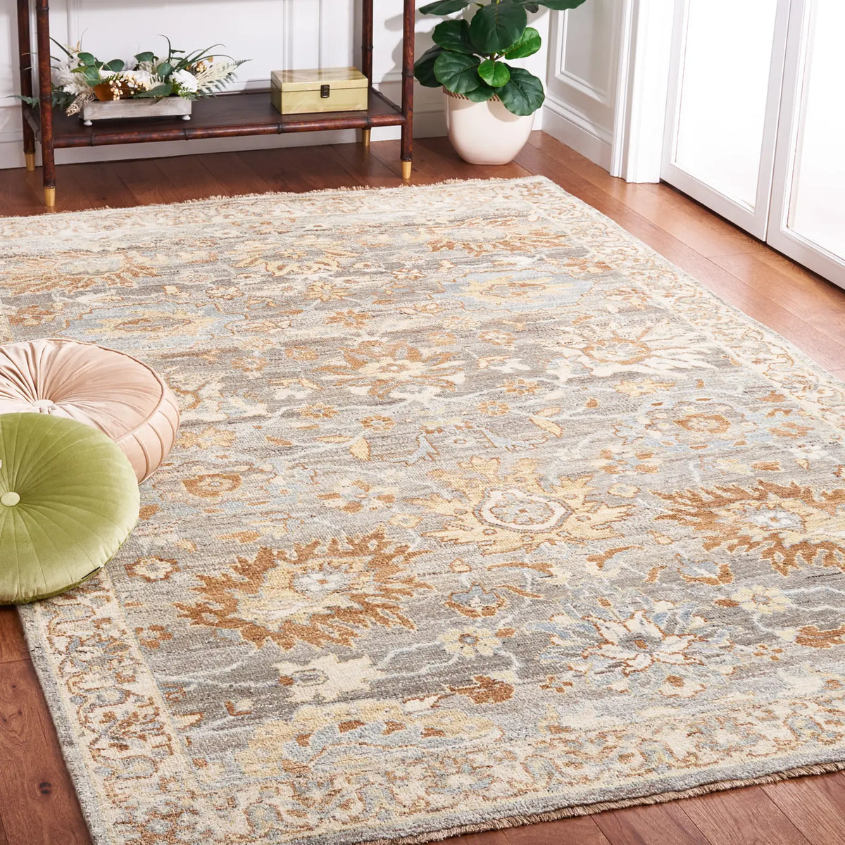 Safavieh Oushak 6'-0" x 9'-0" Rug in Grey / Ivory