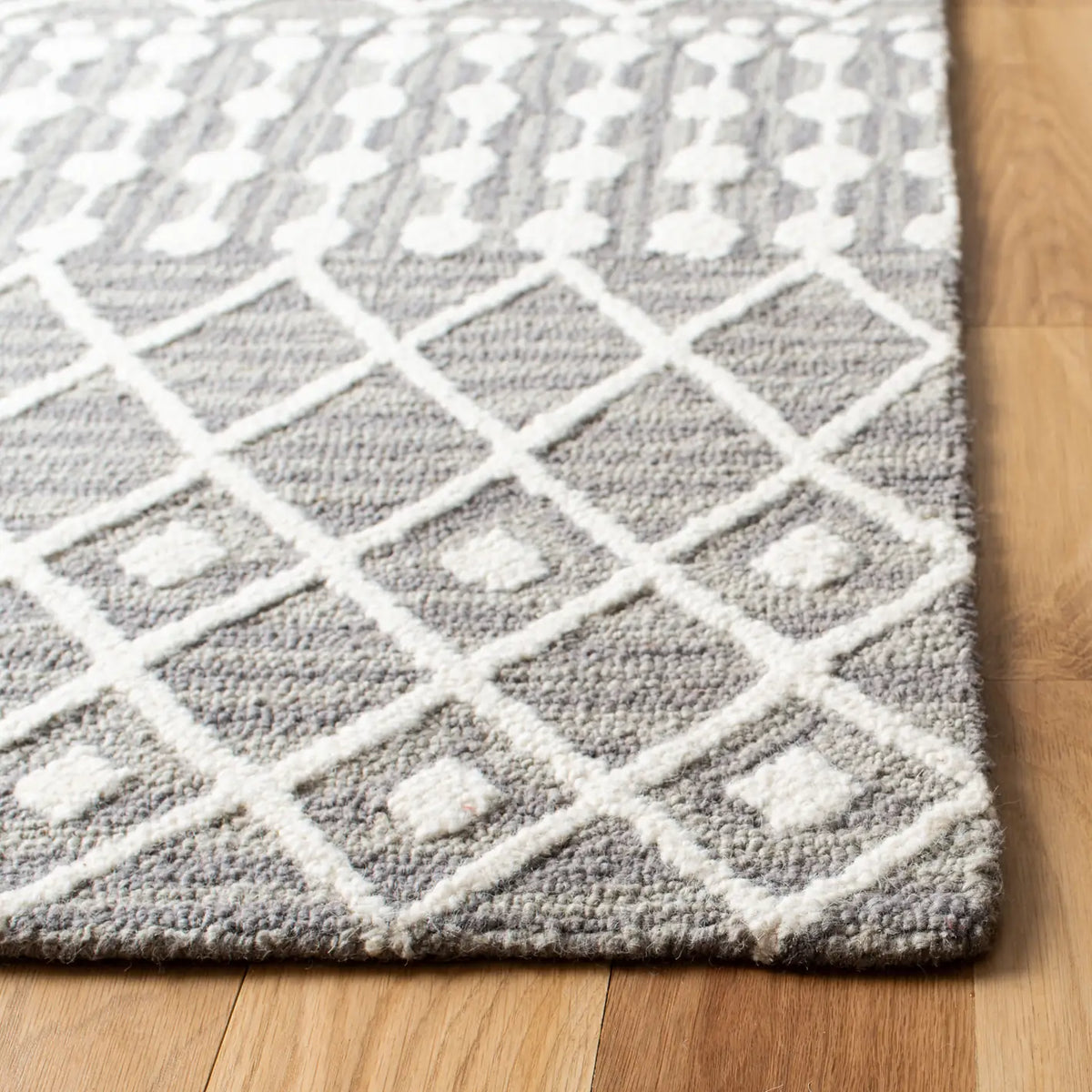 Safavieh Blossom 5'-0" x 8'-0" Rug in Grey / Ivory