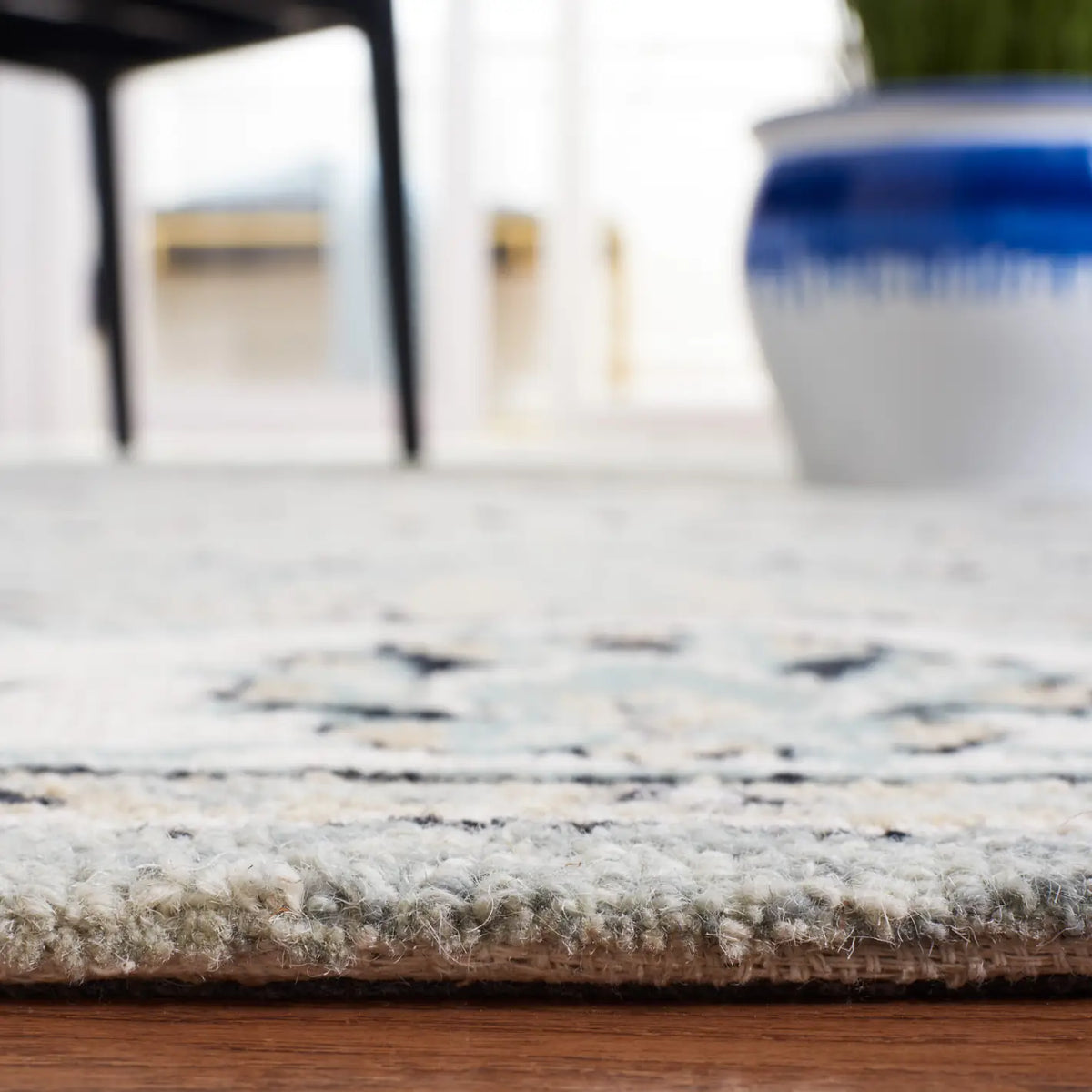 Safavieh Micro-Loop 5'-0" x 8'-0" Rug in Grey / Ivory