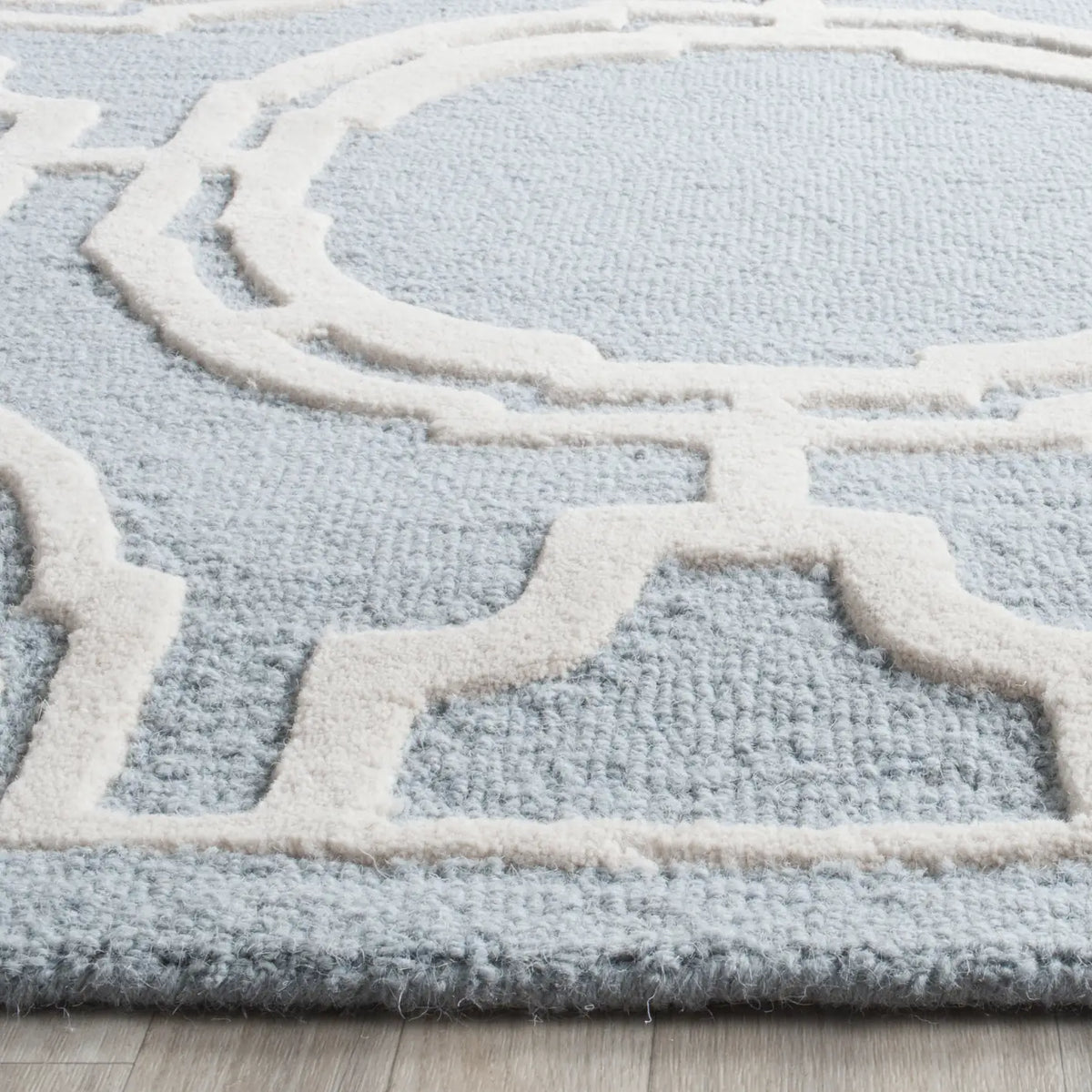 Safavieh Cambridge 8'-0" x 10'-0" Rug in Blue / Ivory