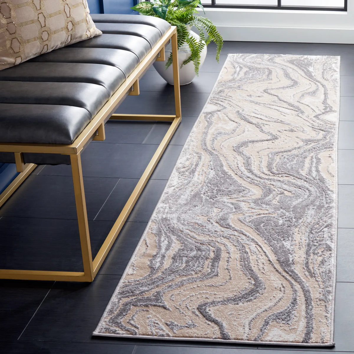 Safavieh Amelia 2'-0" x 8'-0" Rug in Beige / Grey